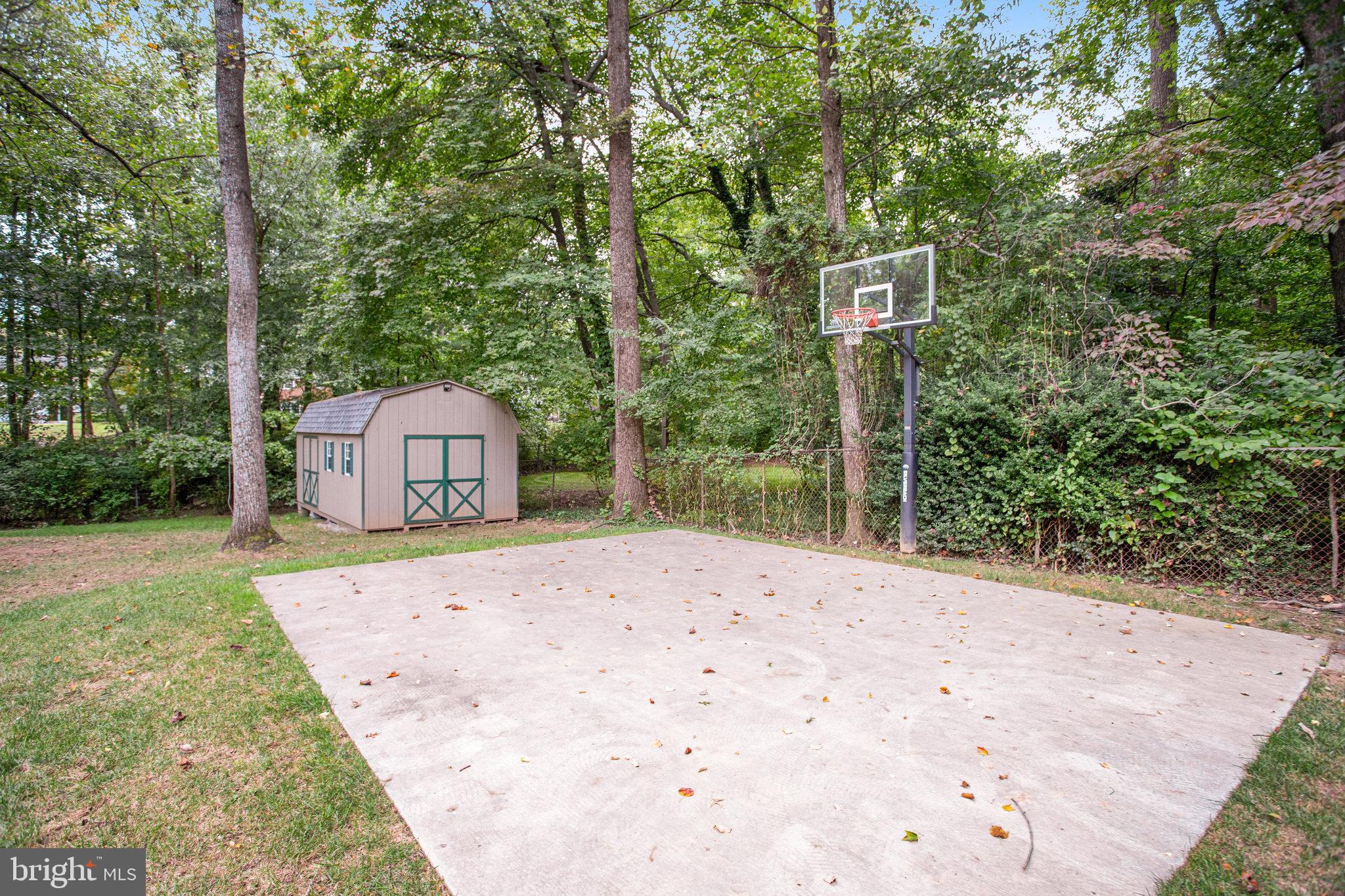 DUNN LORING WOODS - Residential