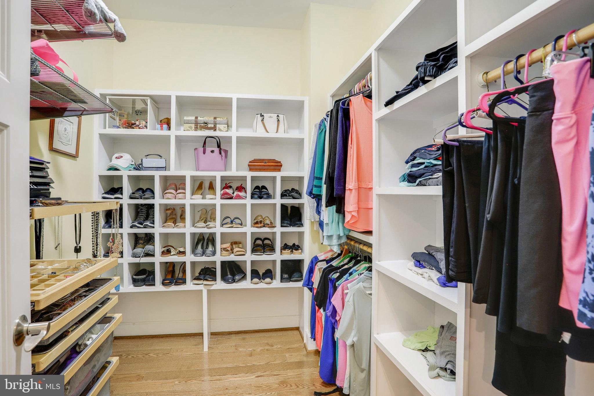 DUNN LORING WOODS - Residential