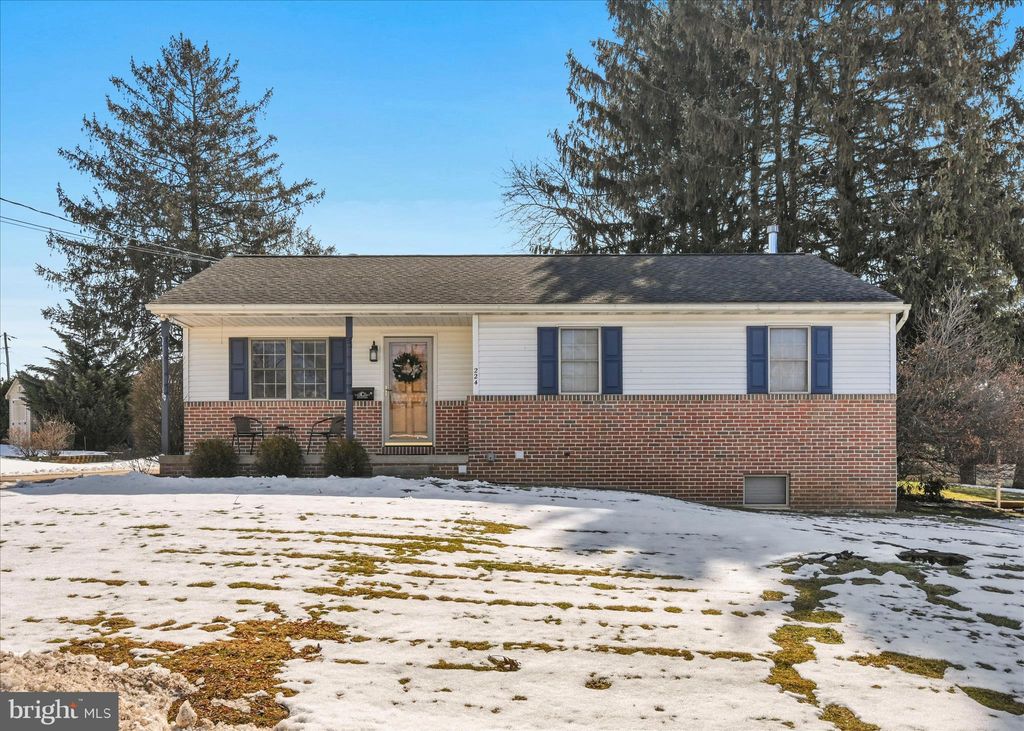 Photo of 224 Circle Drive, QUARRYVILLE, PA 17566 (MLS # PALA2083522)