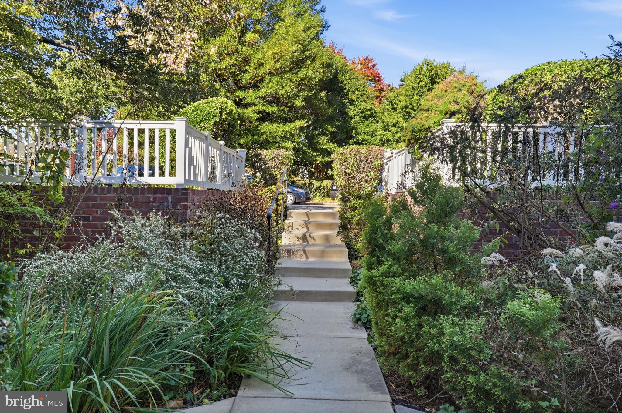 1540 MOUNT EAGLE PLACE