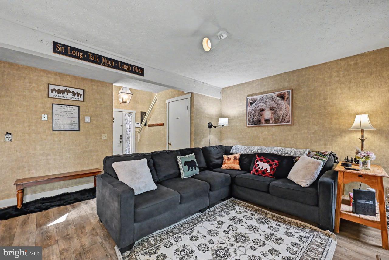 SNOW RIDGE VILLAGE - Residential