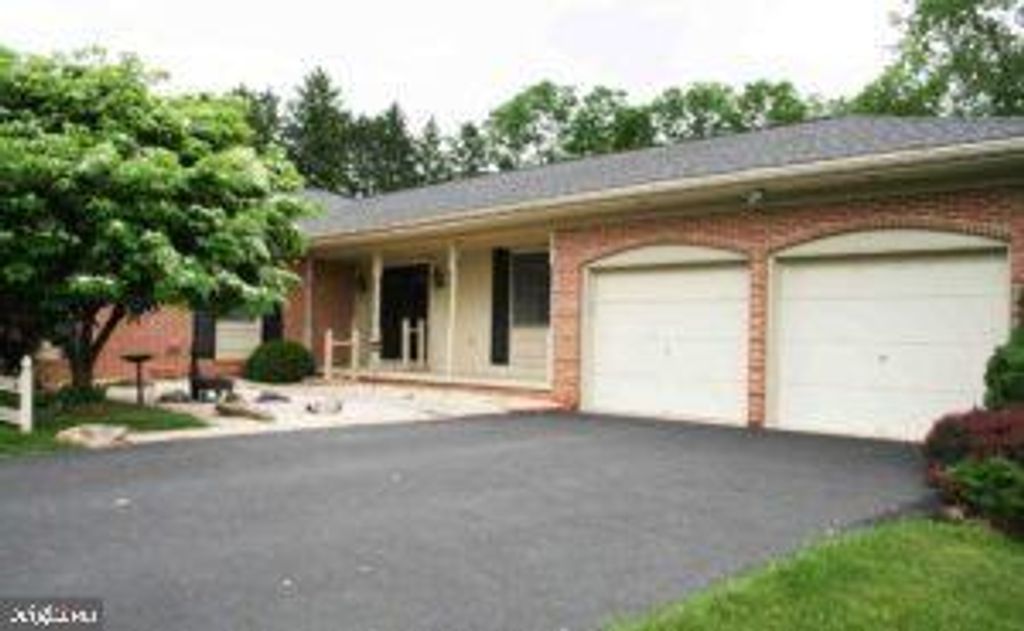 Photo of 28 Meadow Lane, Smoketown, PA 17576 (MLS # PALA2052062)