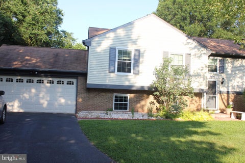 Homes For Rent - 13501 Clear Lake Court<br/> HERNDON, VA 20171