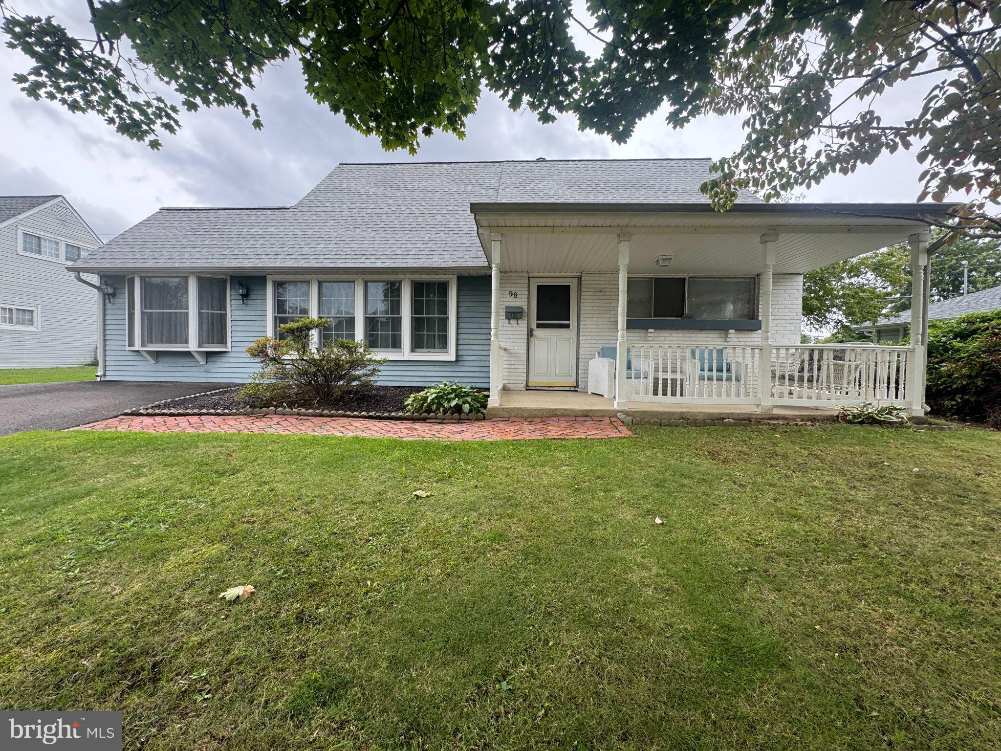 98 TWIN OAK DRIVE