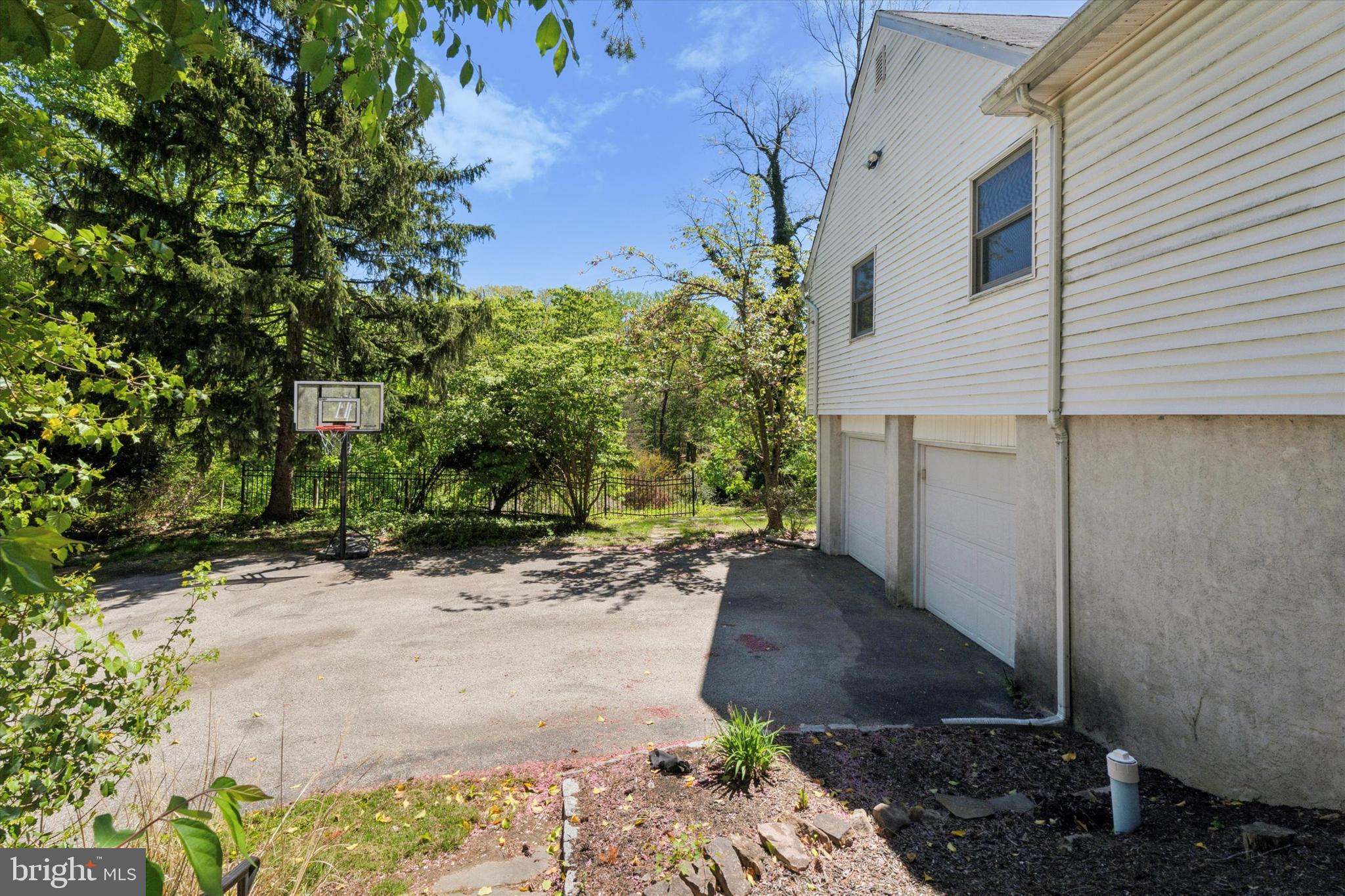 FRIENDSHIP HILLS - Residential Lease