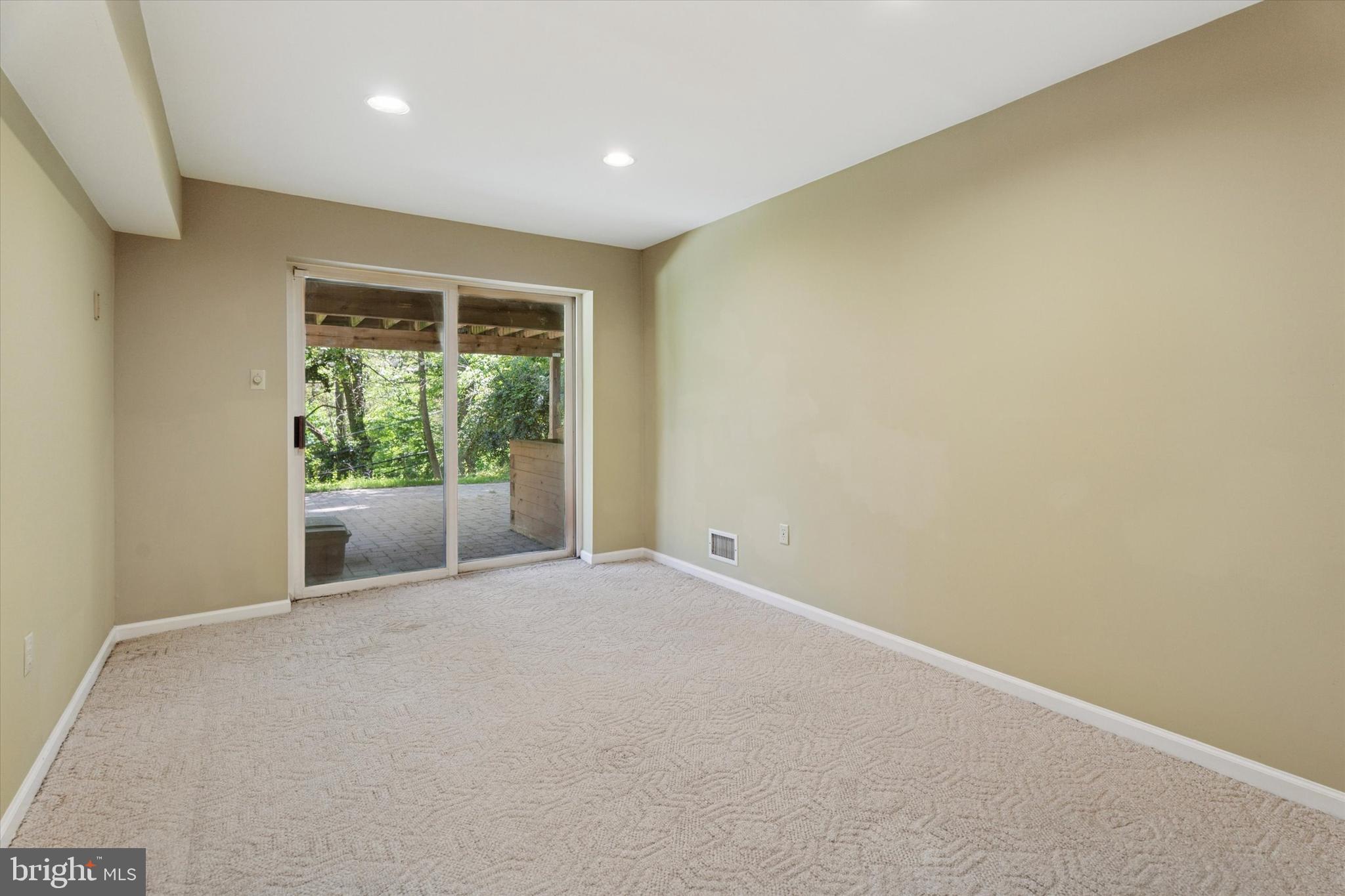 FRIENDSHIP HILLS - Residential Lease