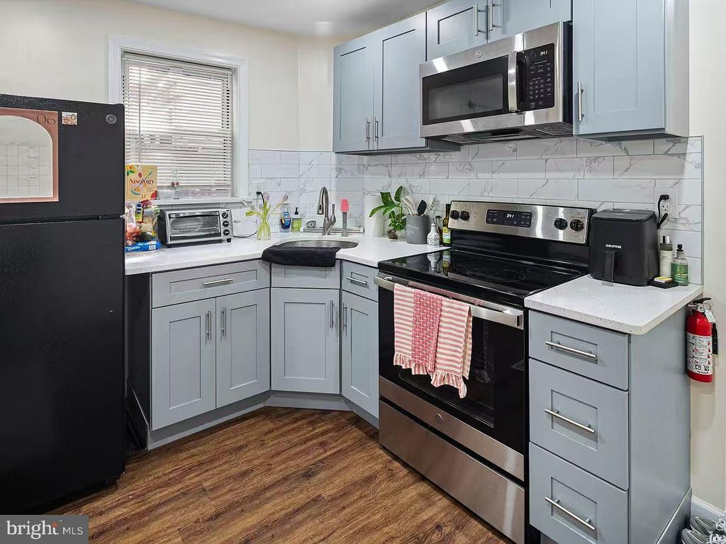 Photo of 737 Spruce Street #2, PHILADELPHIA, PA 19106 (MLS # PAPH2549504)