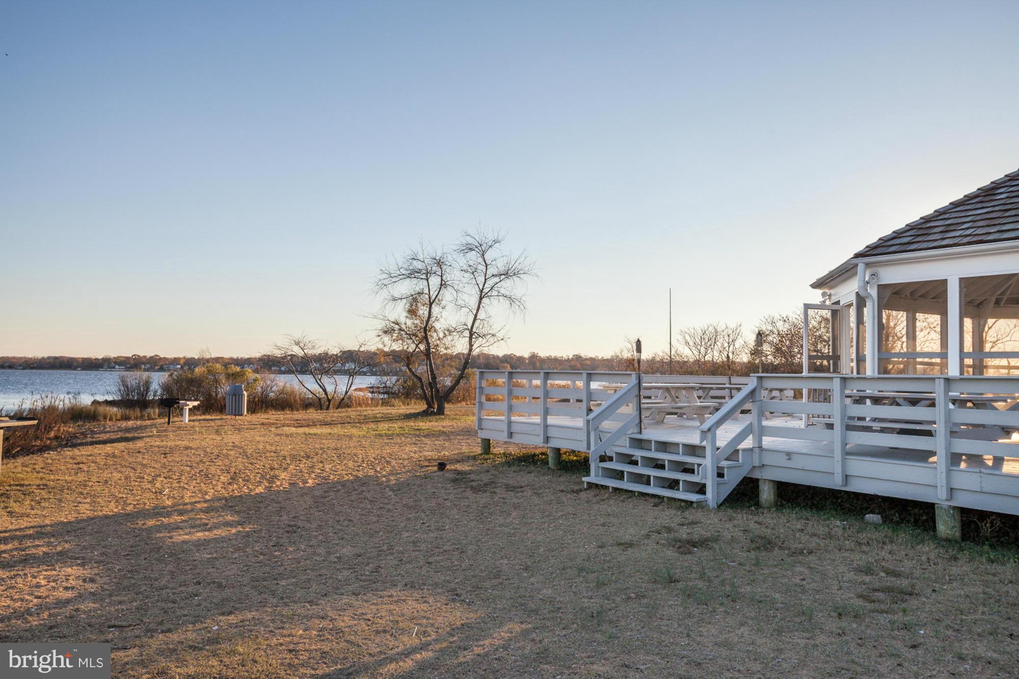 GIBSON ISLAND - Residential