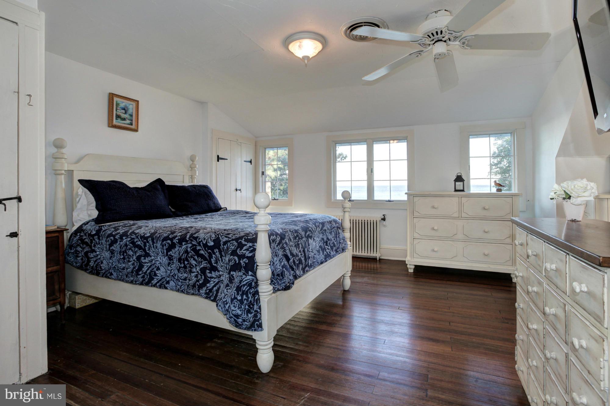 GIBSON ISLAND - Residential