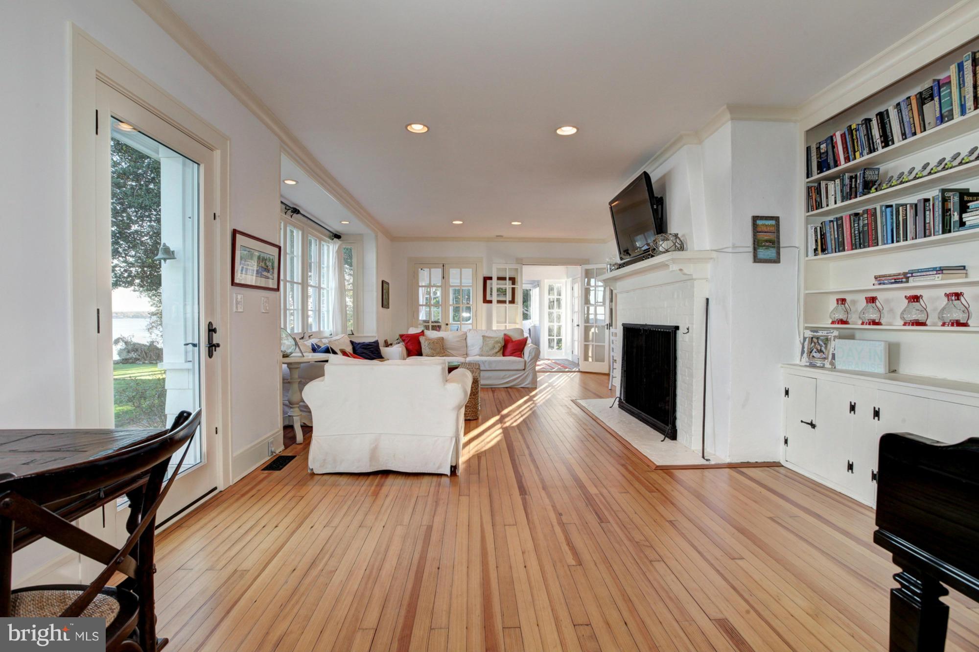 GIBSON ISLAND - Residential