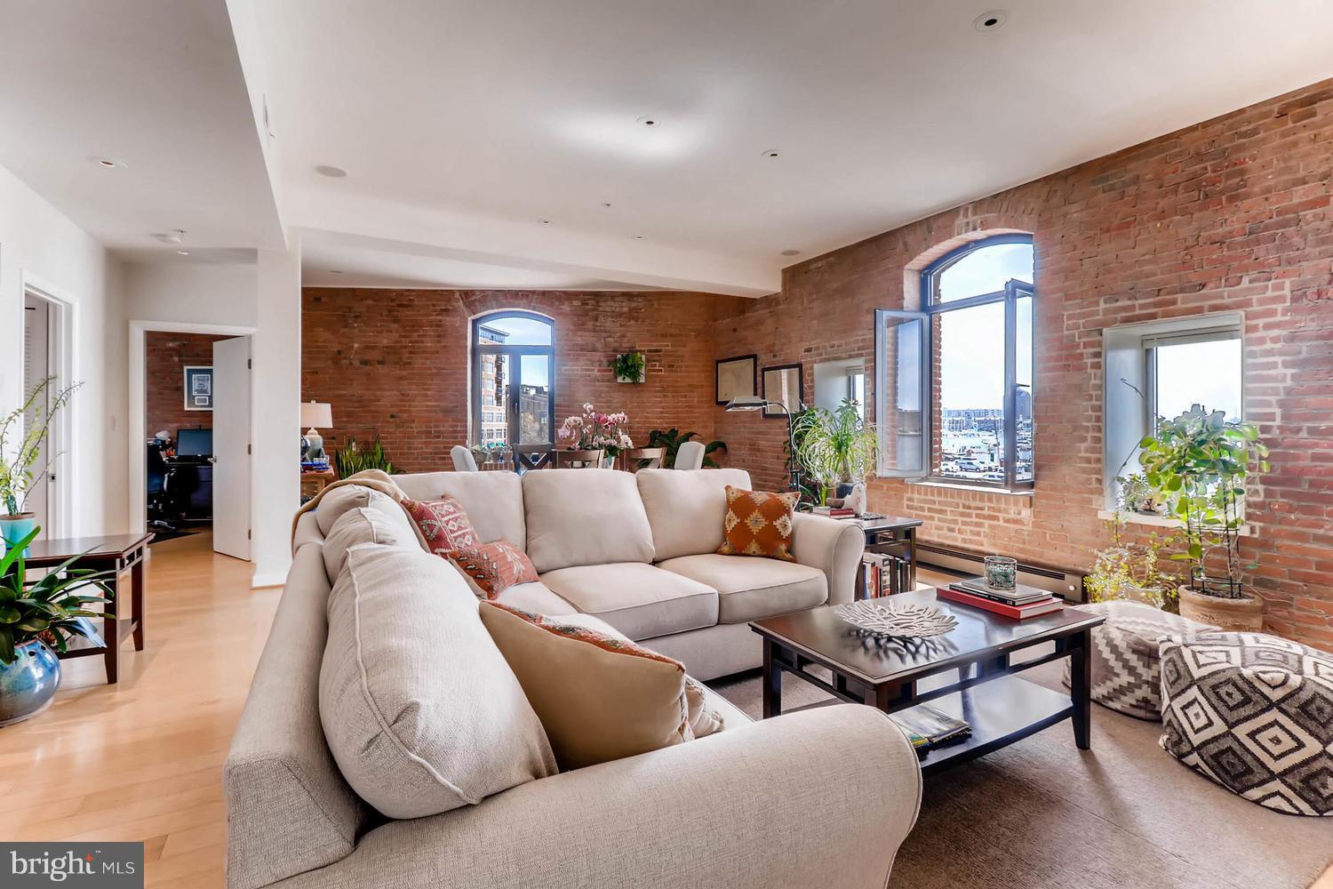 HENDERSON'S WHARF - Residential