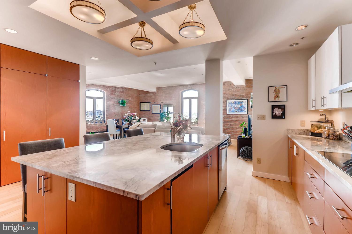 HENDERSON'S WHARF - Residential