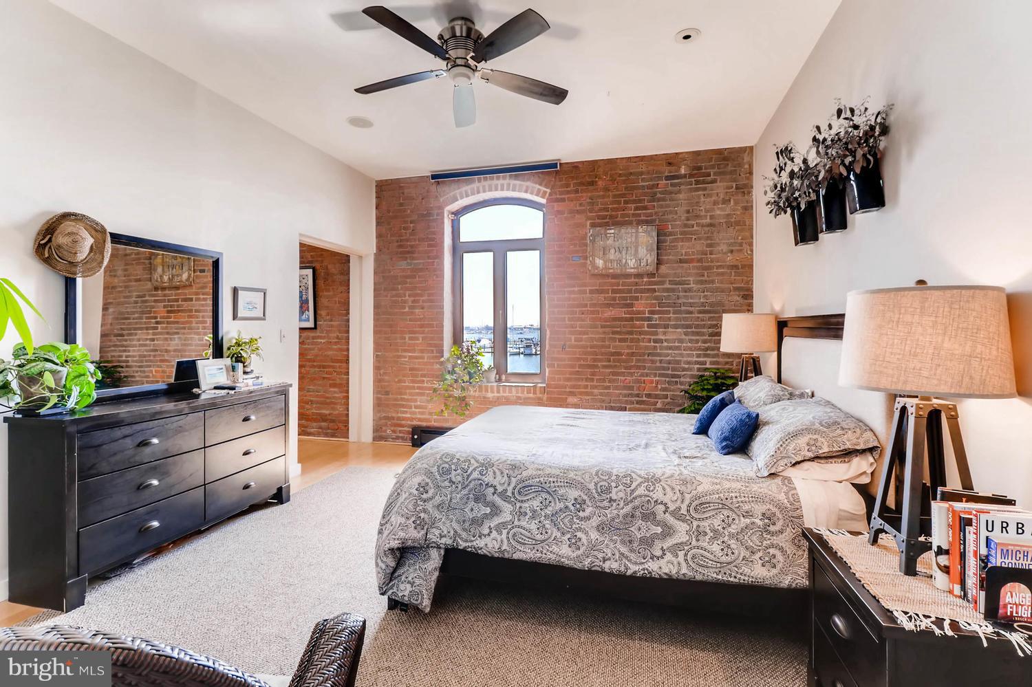 HENDERSON'S WHARF - Residential