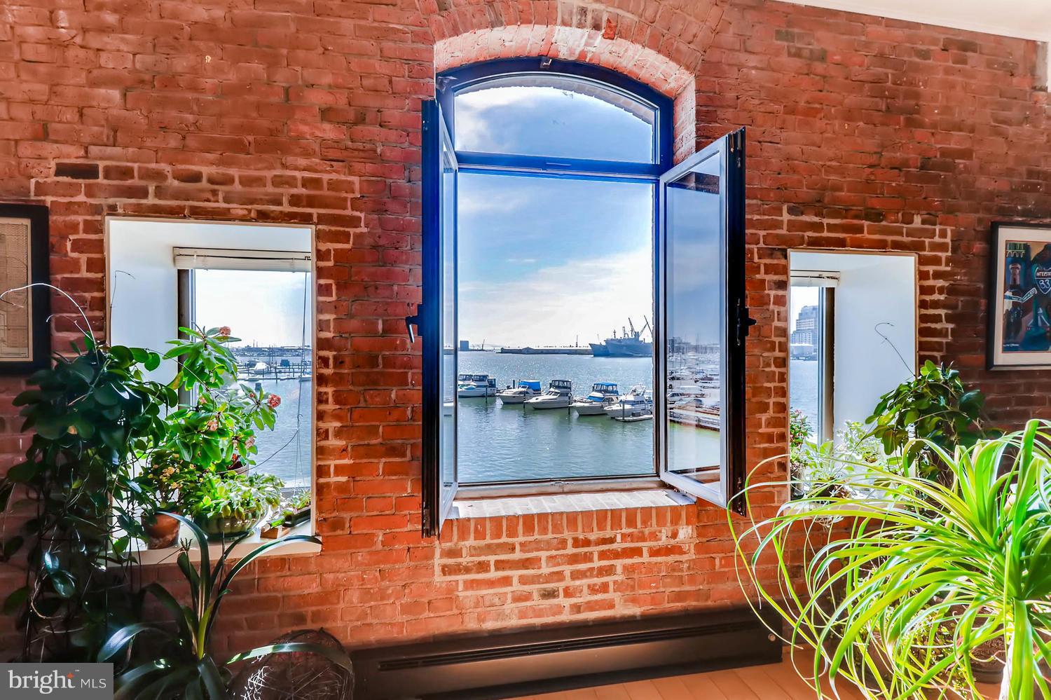 HENDERSON'S WHARF - Residential