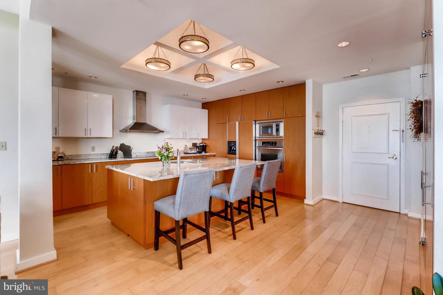 HENDERSON'S WHARF - Residential