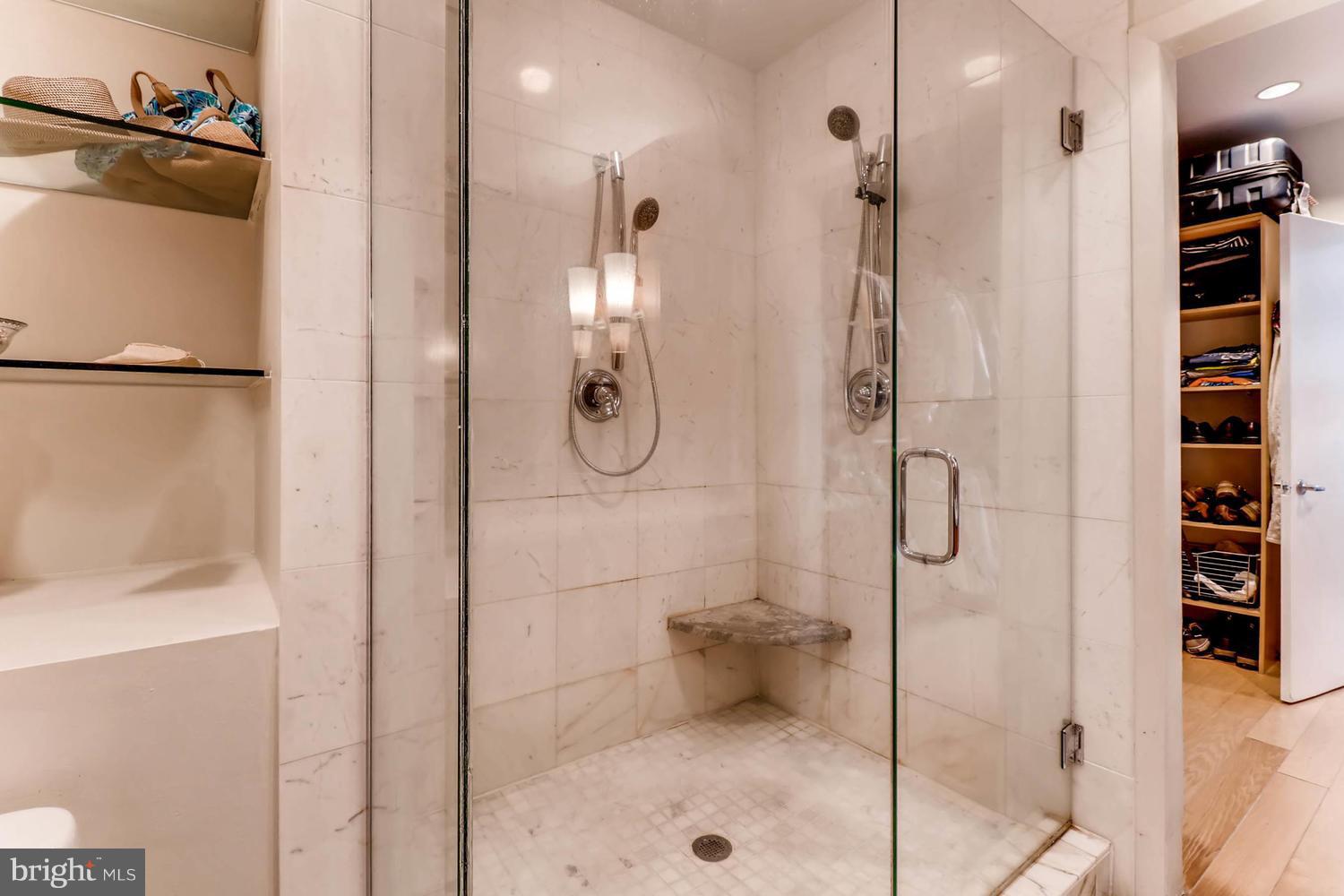 HENDERSON'S WHARF - Residential