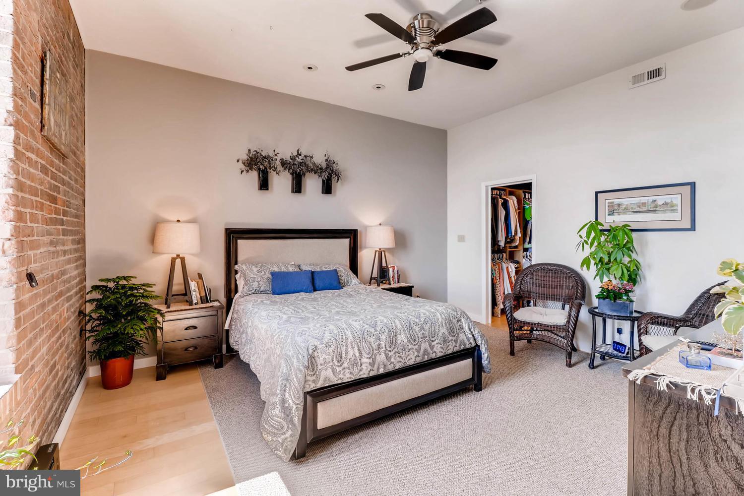 HENDERSON'S WHARF - Residential