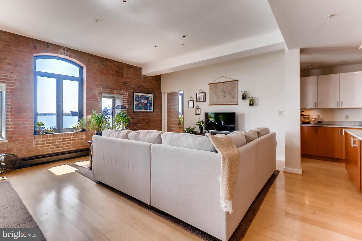 HENDERSON'S WHARF - Residential