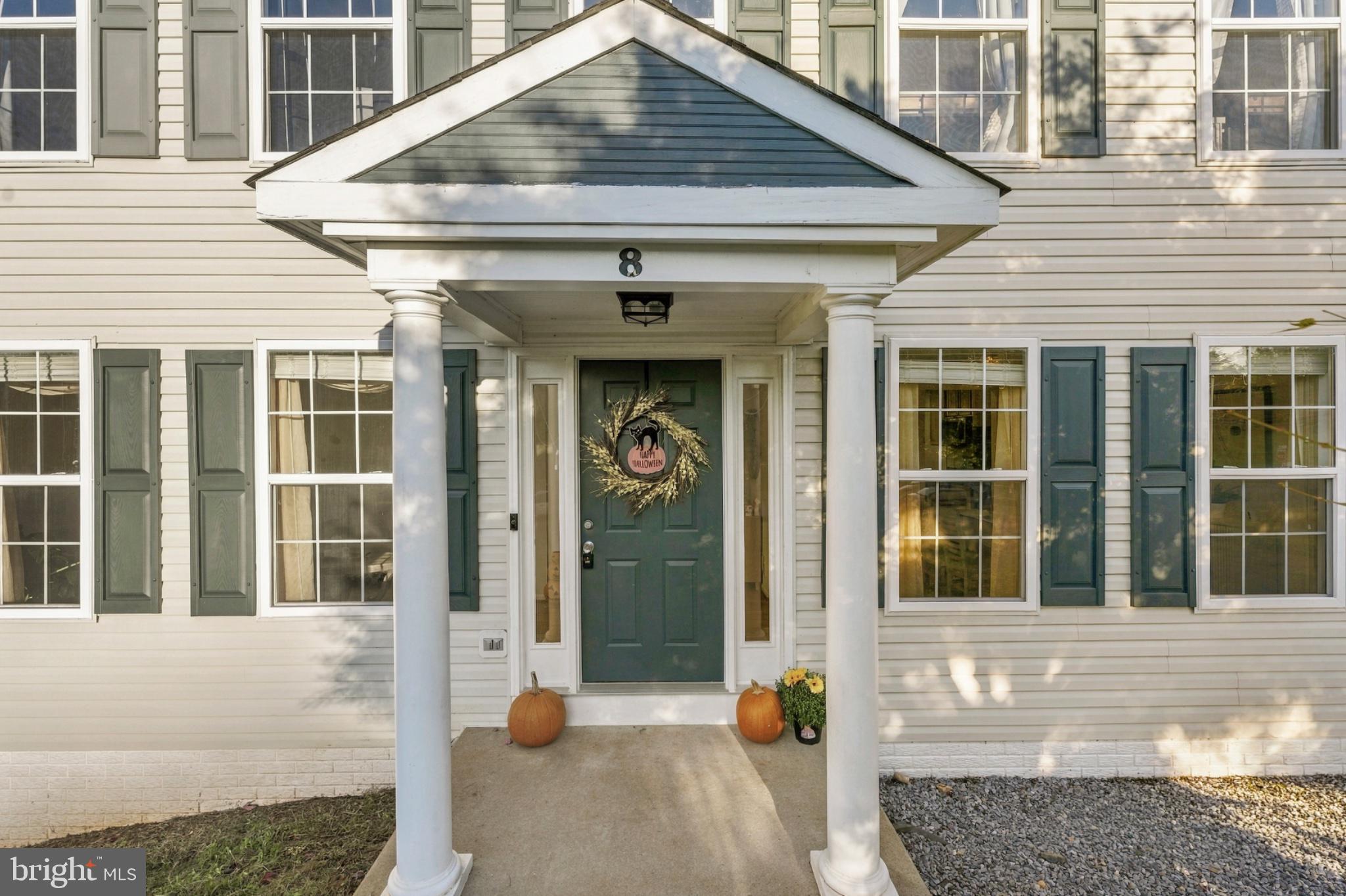 8 BONNIE LEE COURT