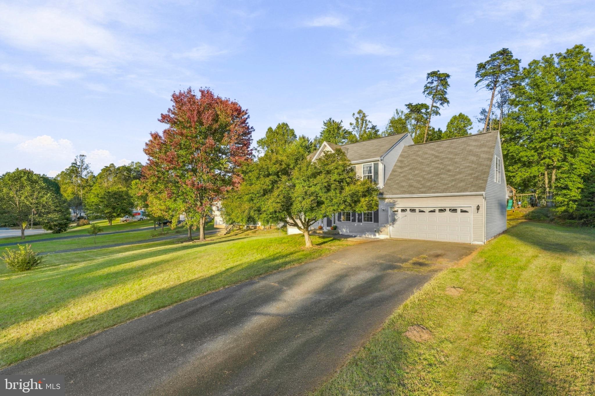 8 BONNIE LEE COURT