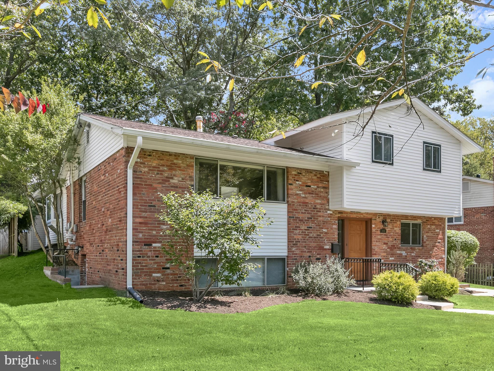 1718 EVELYN DRIVE