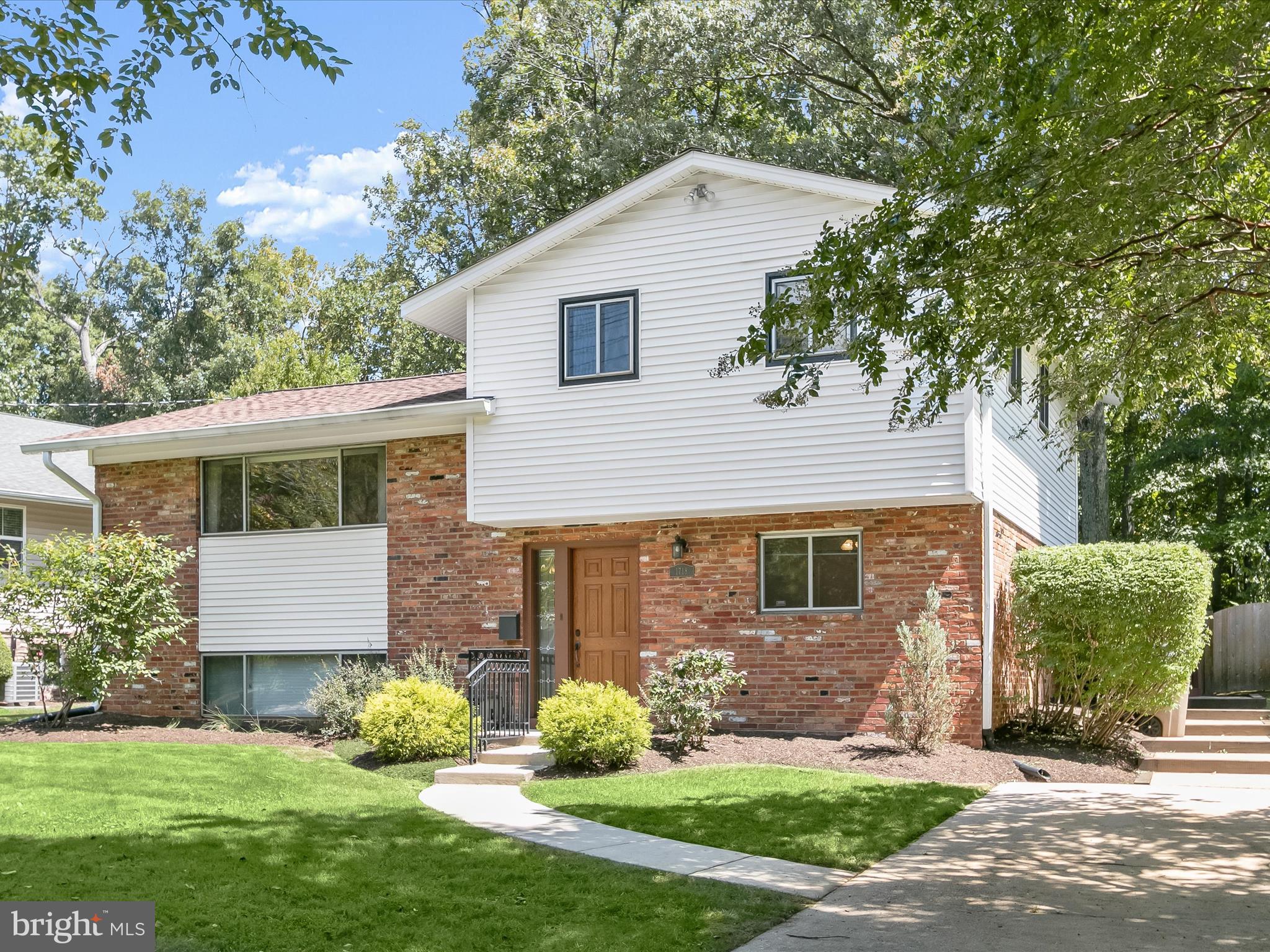1718 EVELYN DRIVE
