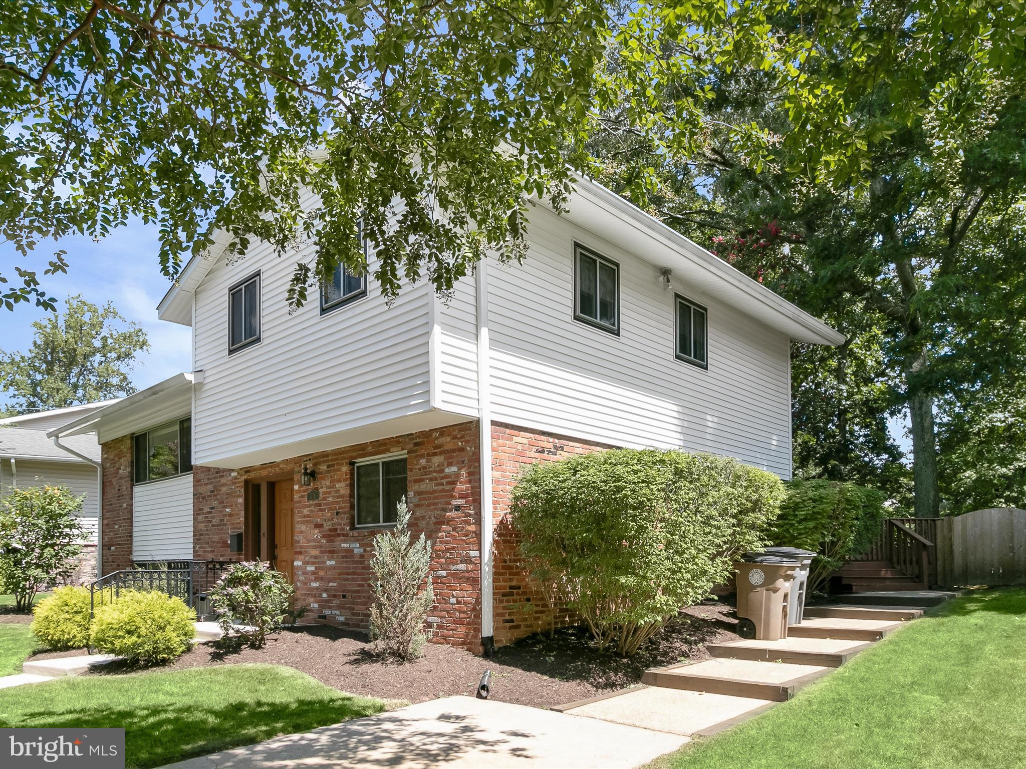 1718 EVELYN DRIVE