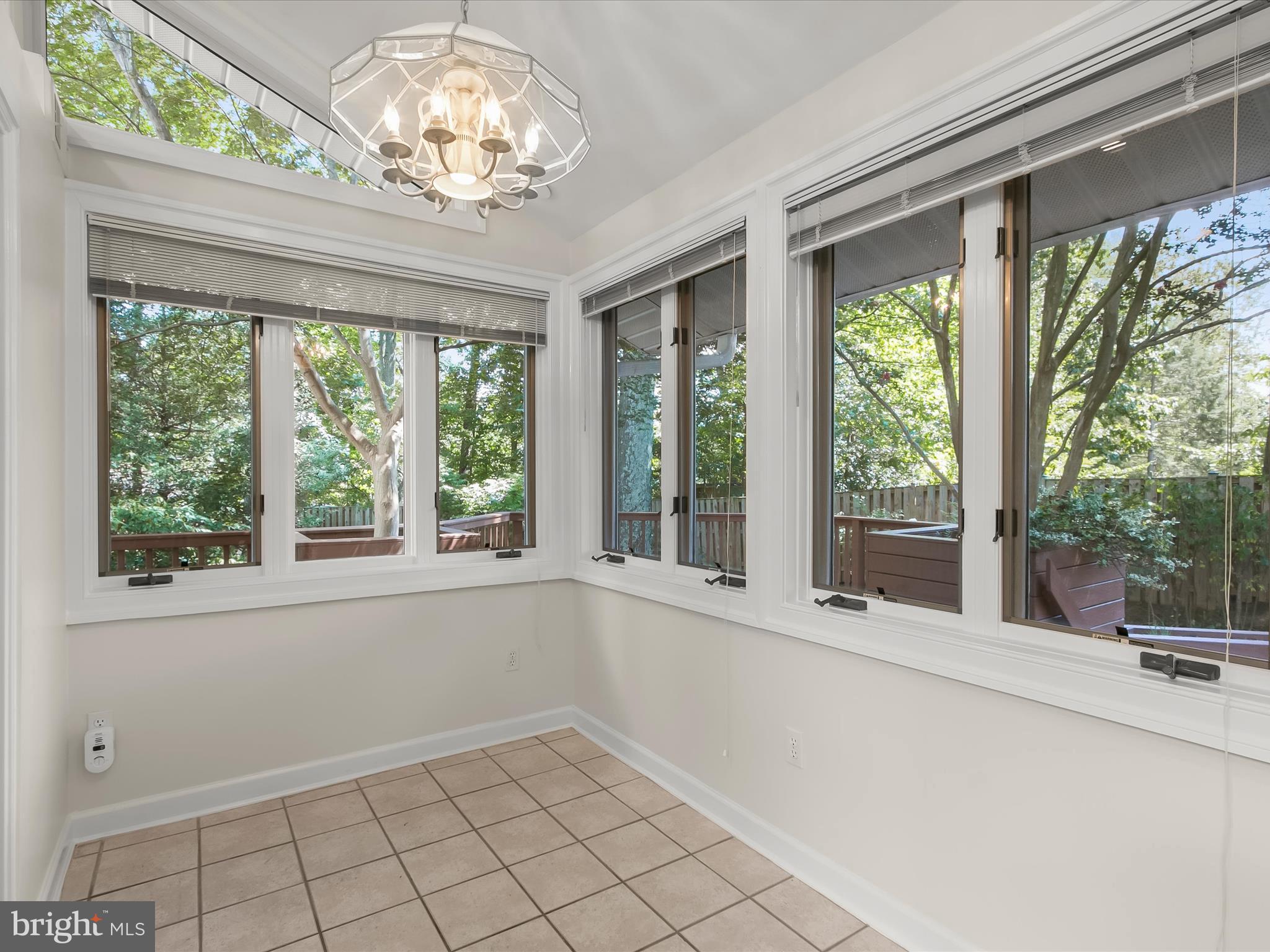 MONTROSE - Residential