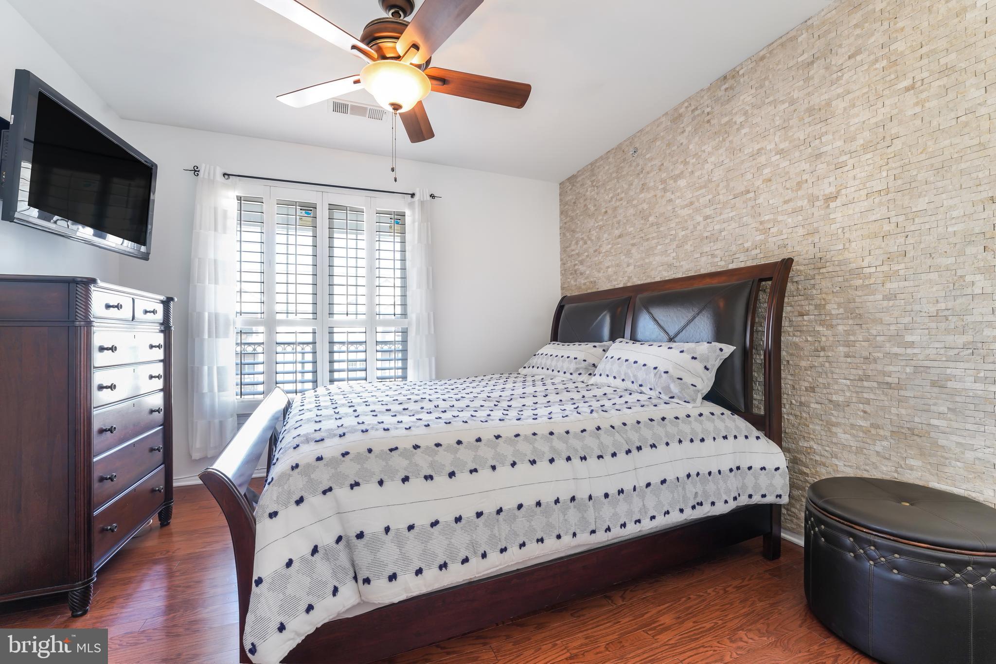 GATES OF MCLEAN - Residential