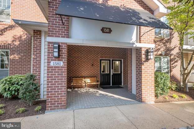 GATES OF MCLEAN - Residential