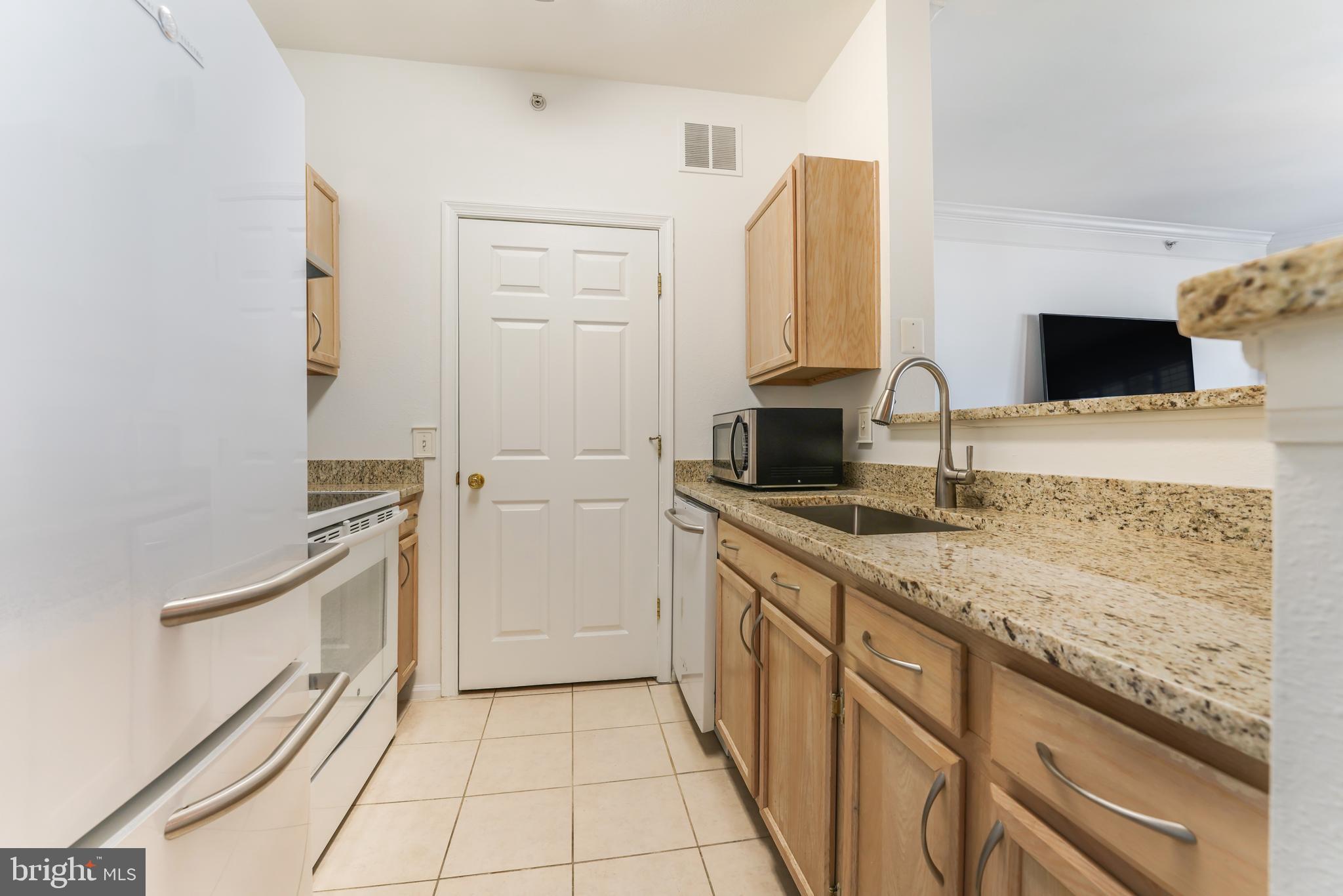 GATES OF MCLEAN - Residential