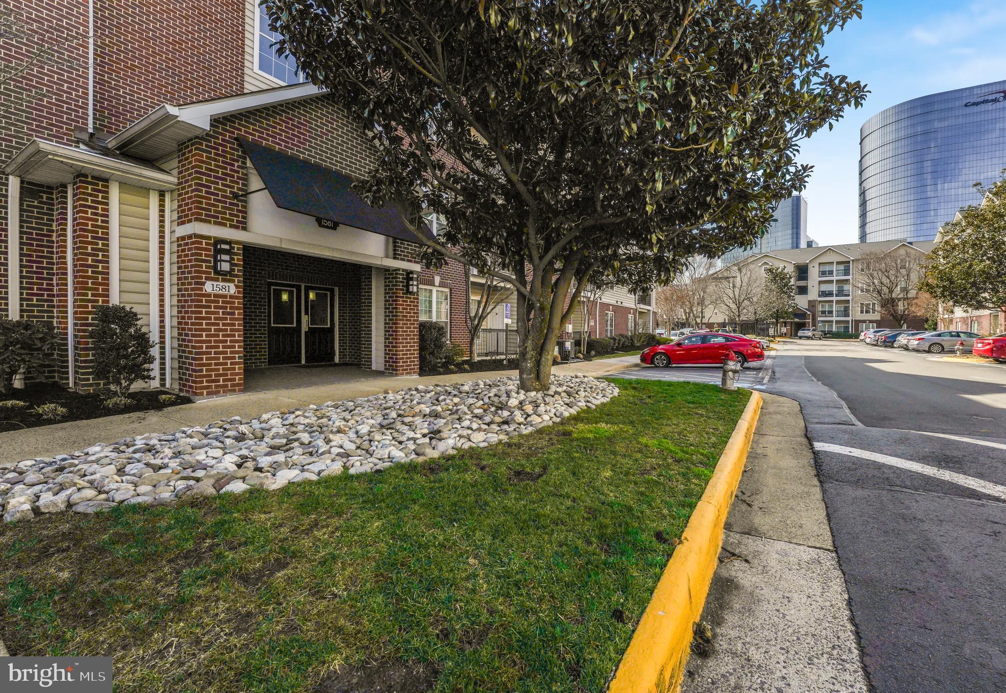 GATES OF MCLEAN - Residential