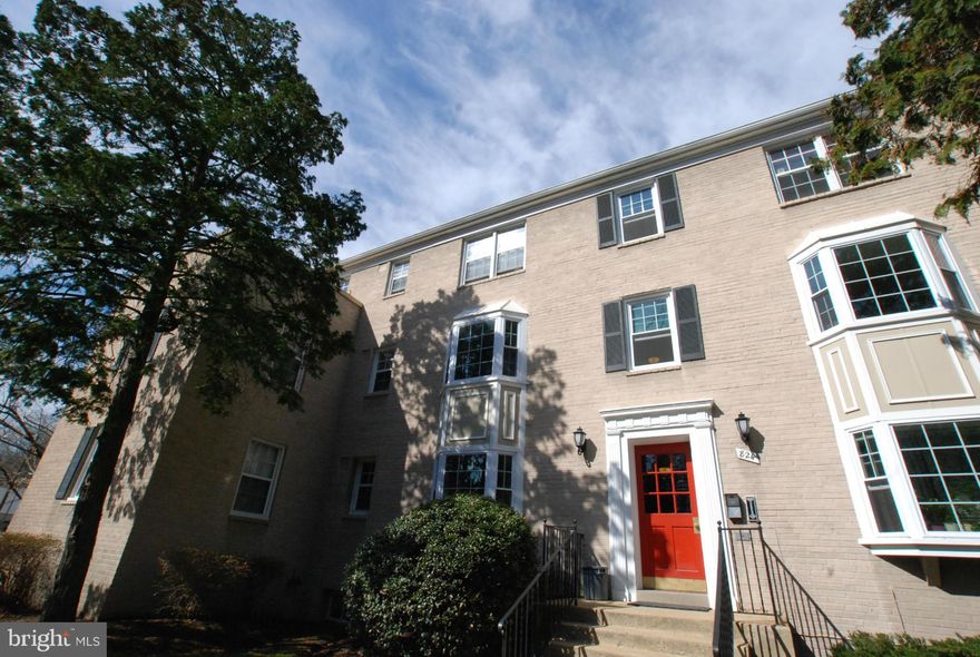 Finally a top-level unit with rare, private terrace overlooking Glencarlyn Park, Four Mill Run& the W&OD trail right out the front door!!*WIDE-WIDTH OAK HARDWOOD FLOORING*fresh paint throughout*ceramic tile flooring in kitchen*glass-top stove/built-in microwave*double closets in bedroom*storage unit conveys with condo*close to shopping/metro/new comm cntr/major routes*pet-friendly*pool*GORGEOUS