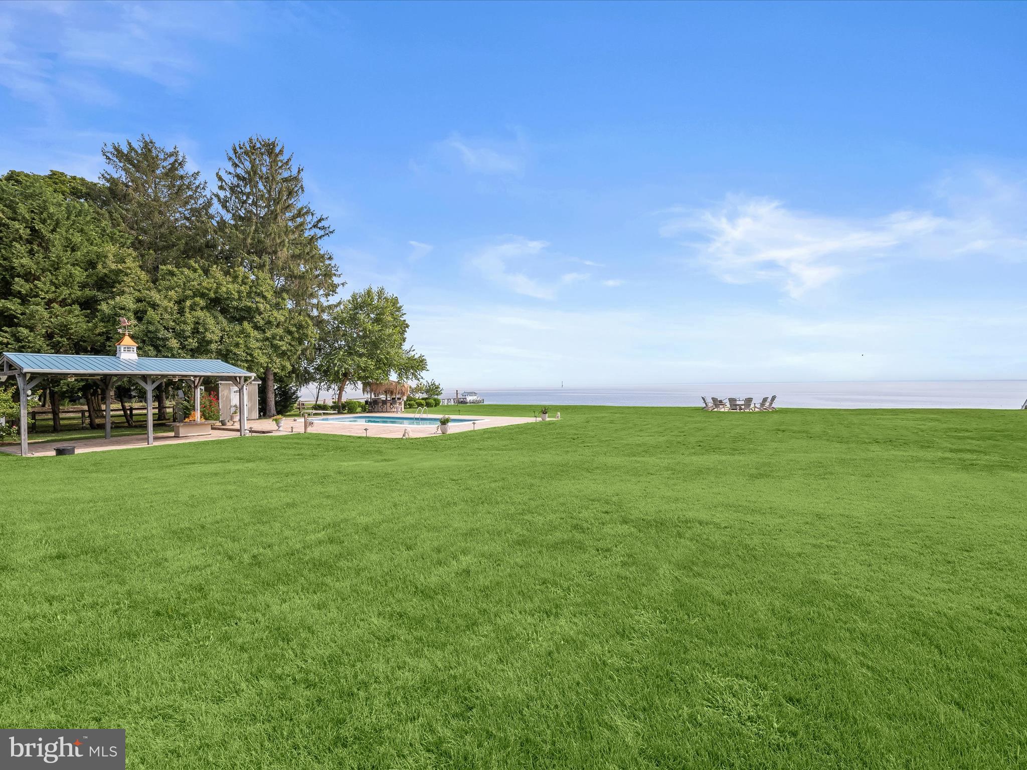 LAKE SHORE - Residential