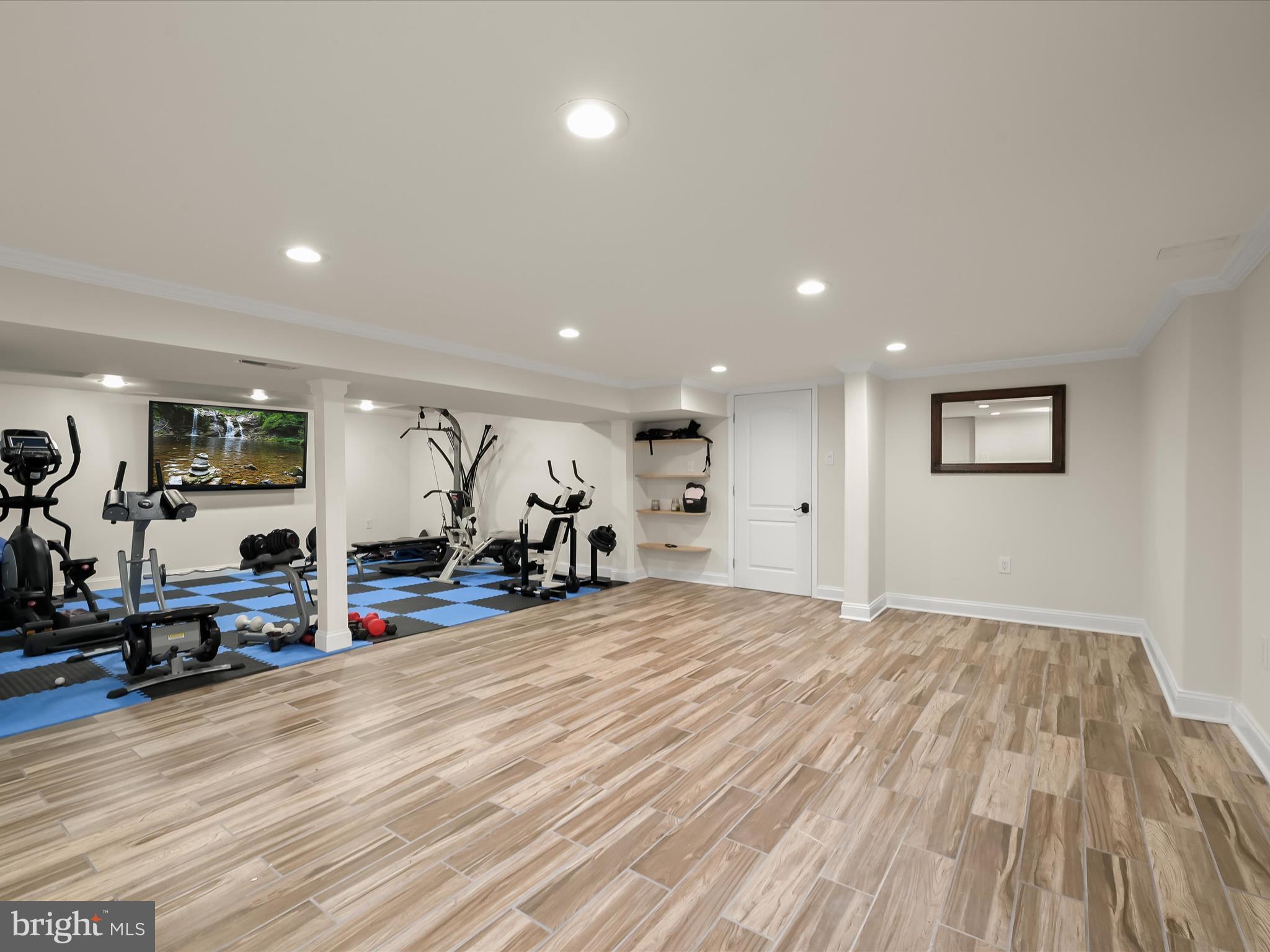 LAKE SHORE - Residential