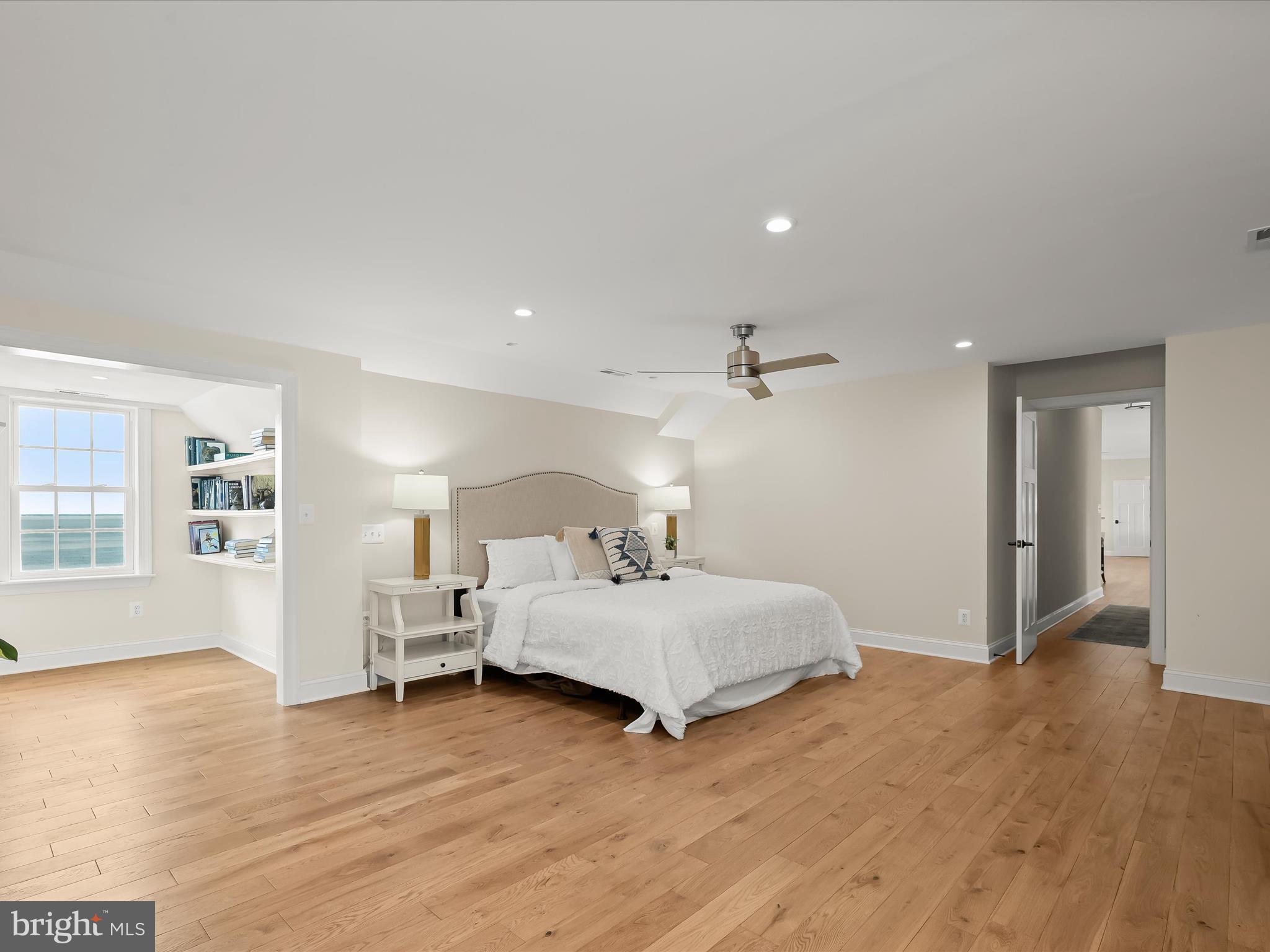 LAKE SHORE - Residential