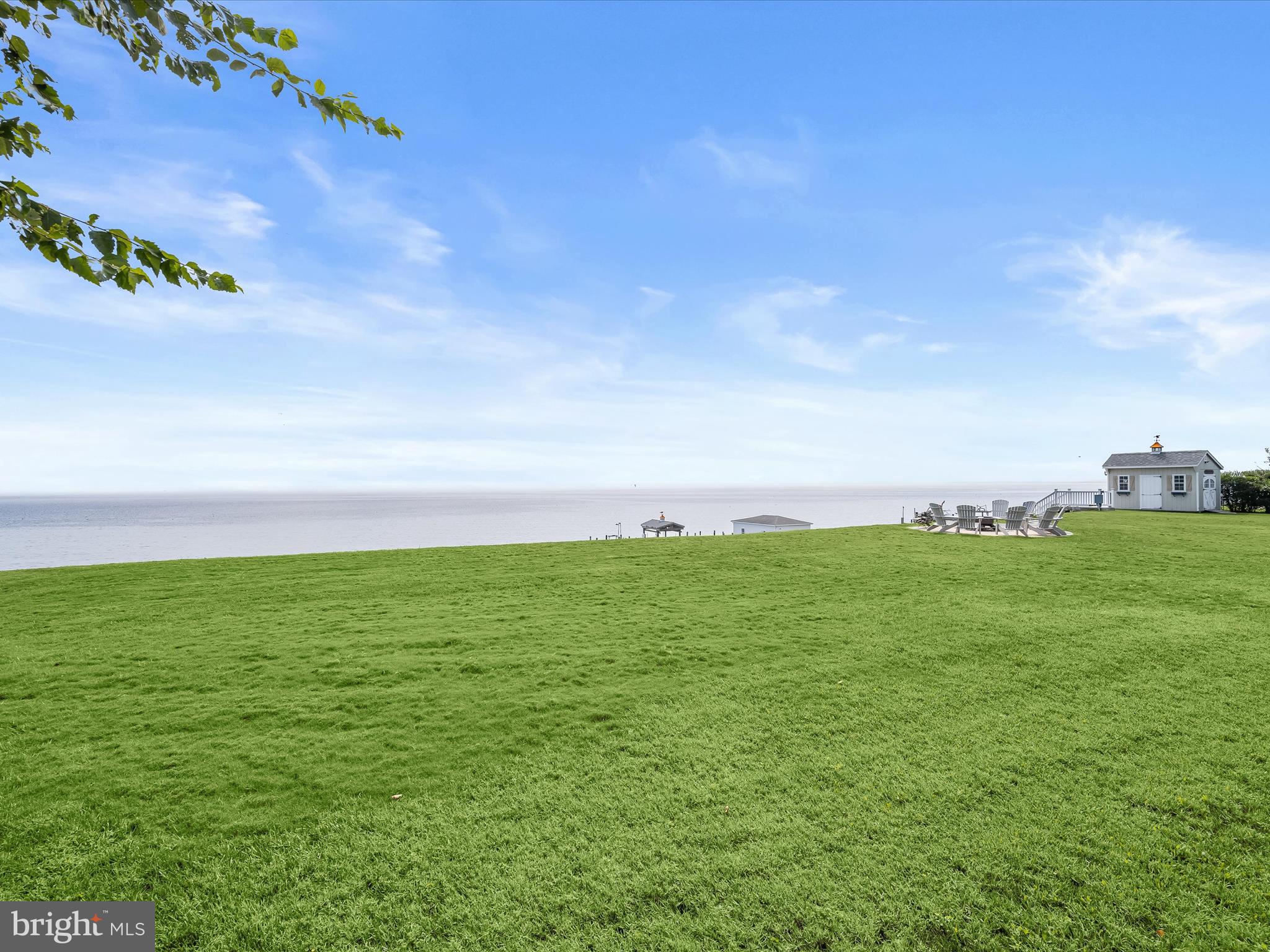 LAKE SHORE - Residential