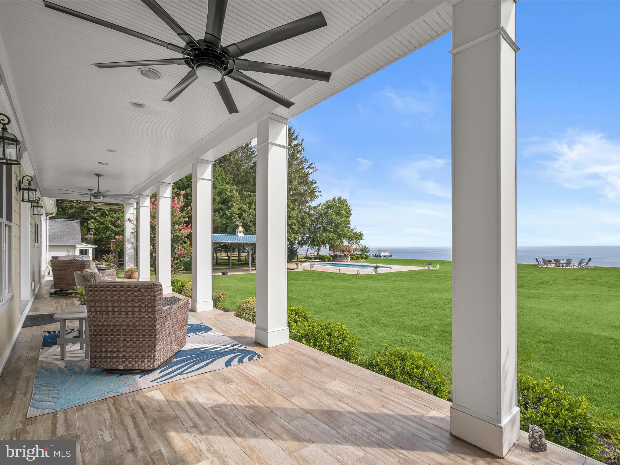 LAKE SHORE - Residential