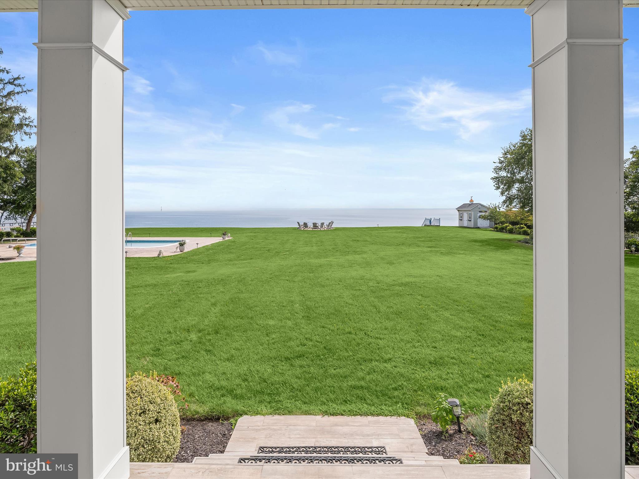 LAKE SHORE - Residential