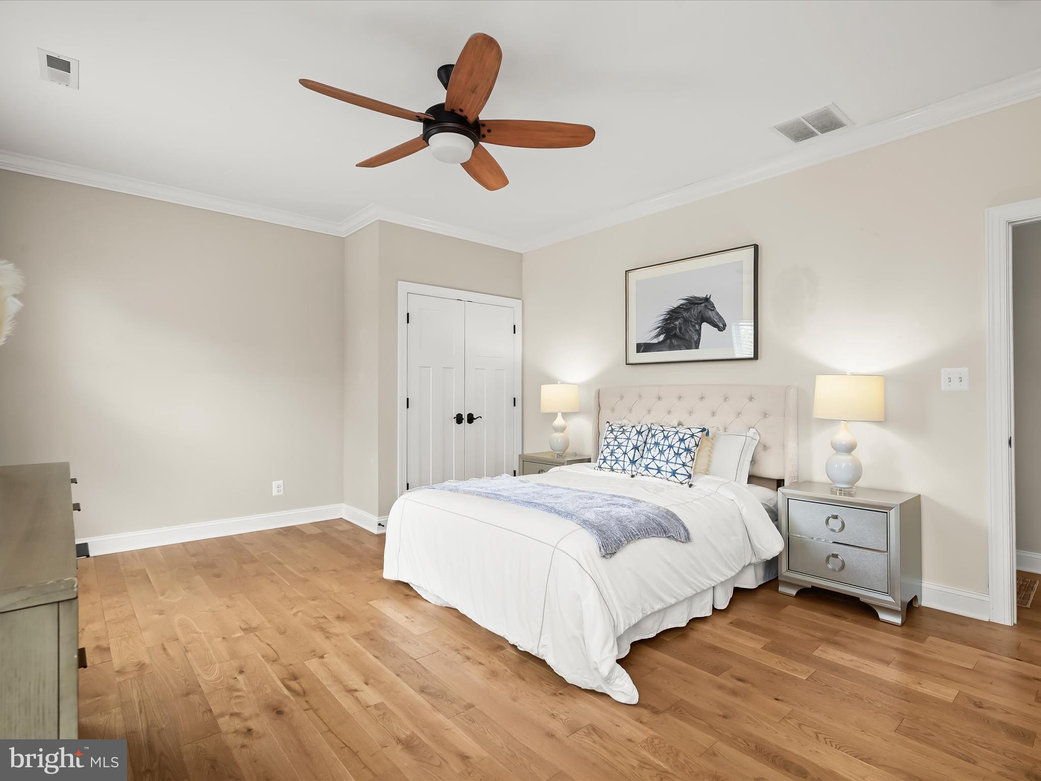 LAKE SHORE - Residential