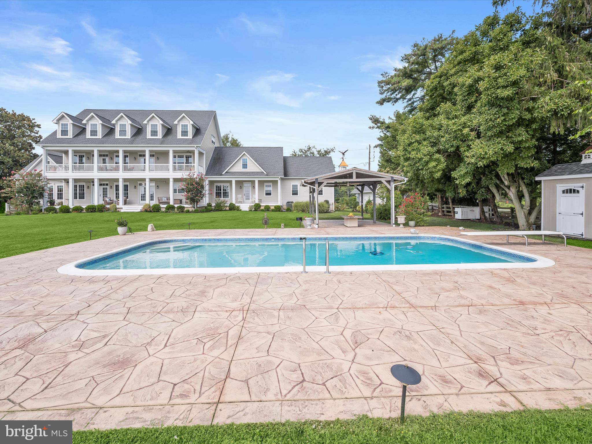 LAKE SHORE - Residential