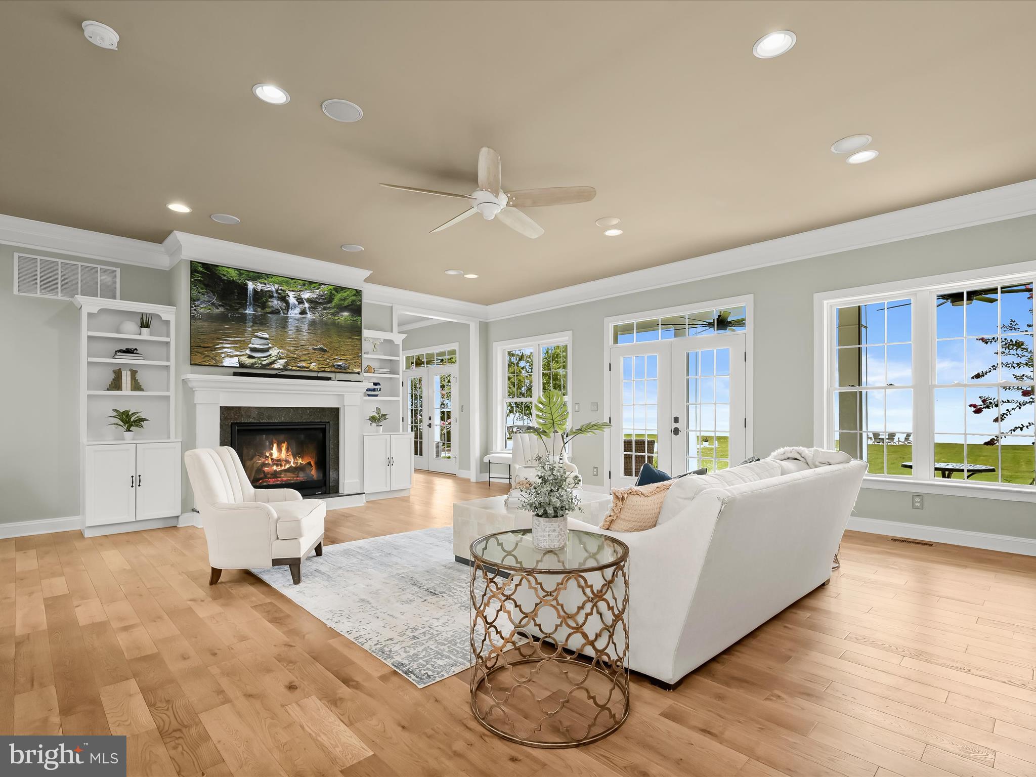 LAKE SHORE - Residential