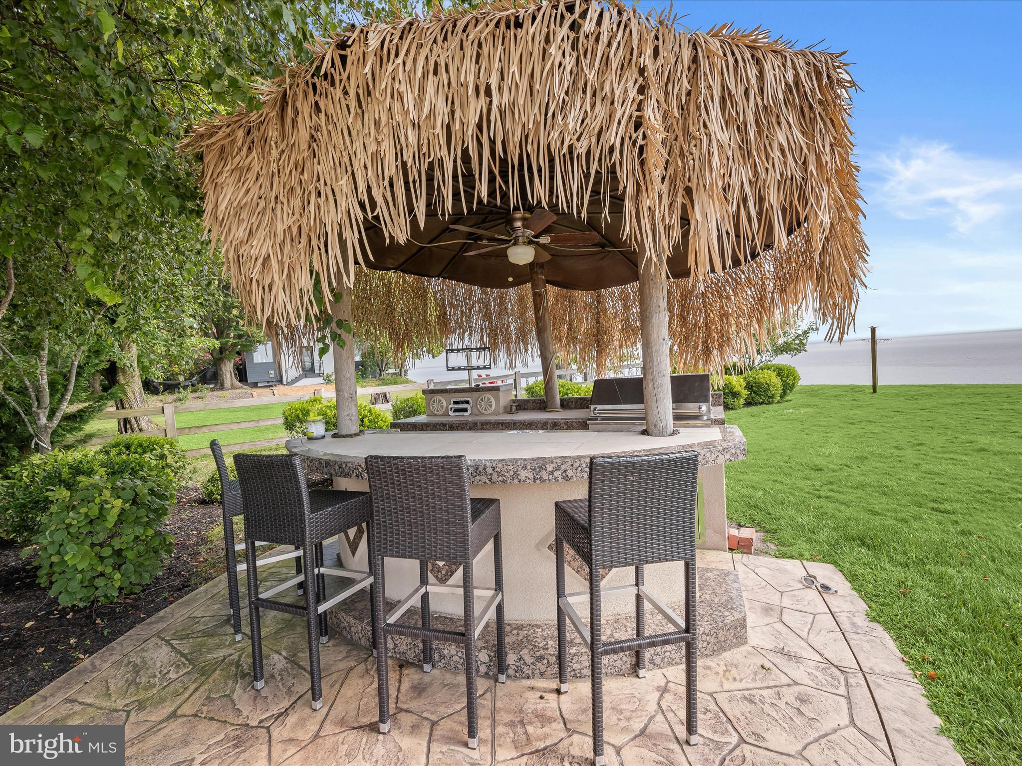 LAKE SHORE - Residential