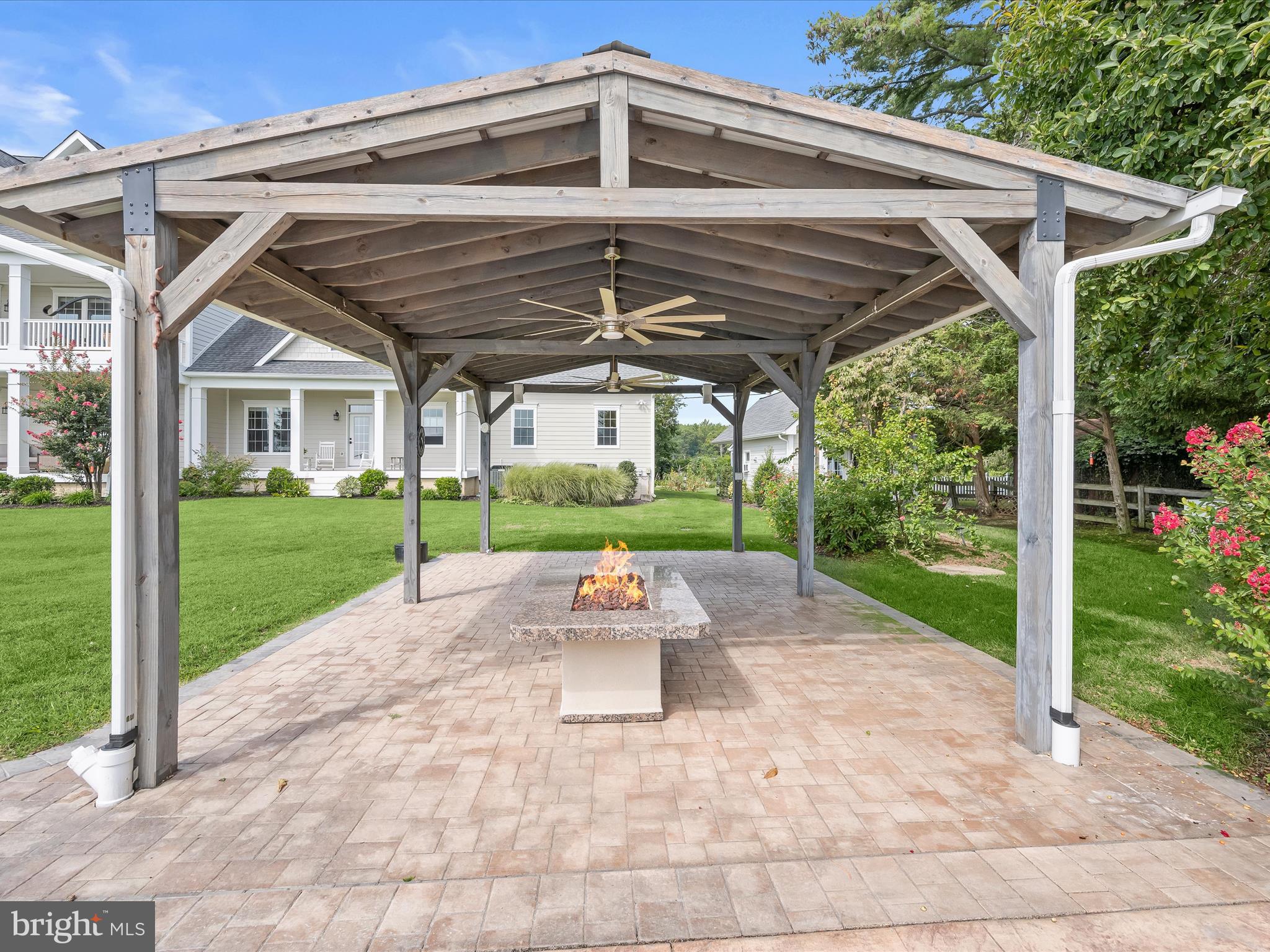 LAKE SHORE - Residential