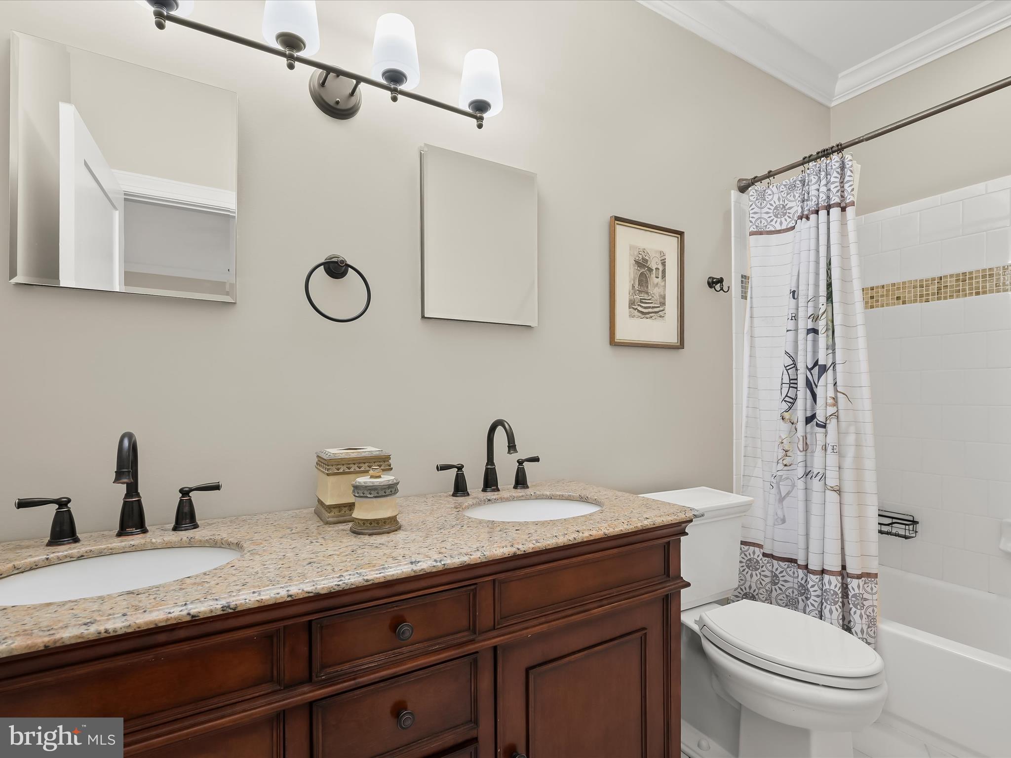 LAKE SHORE - Residential