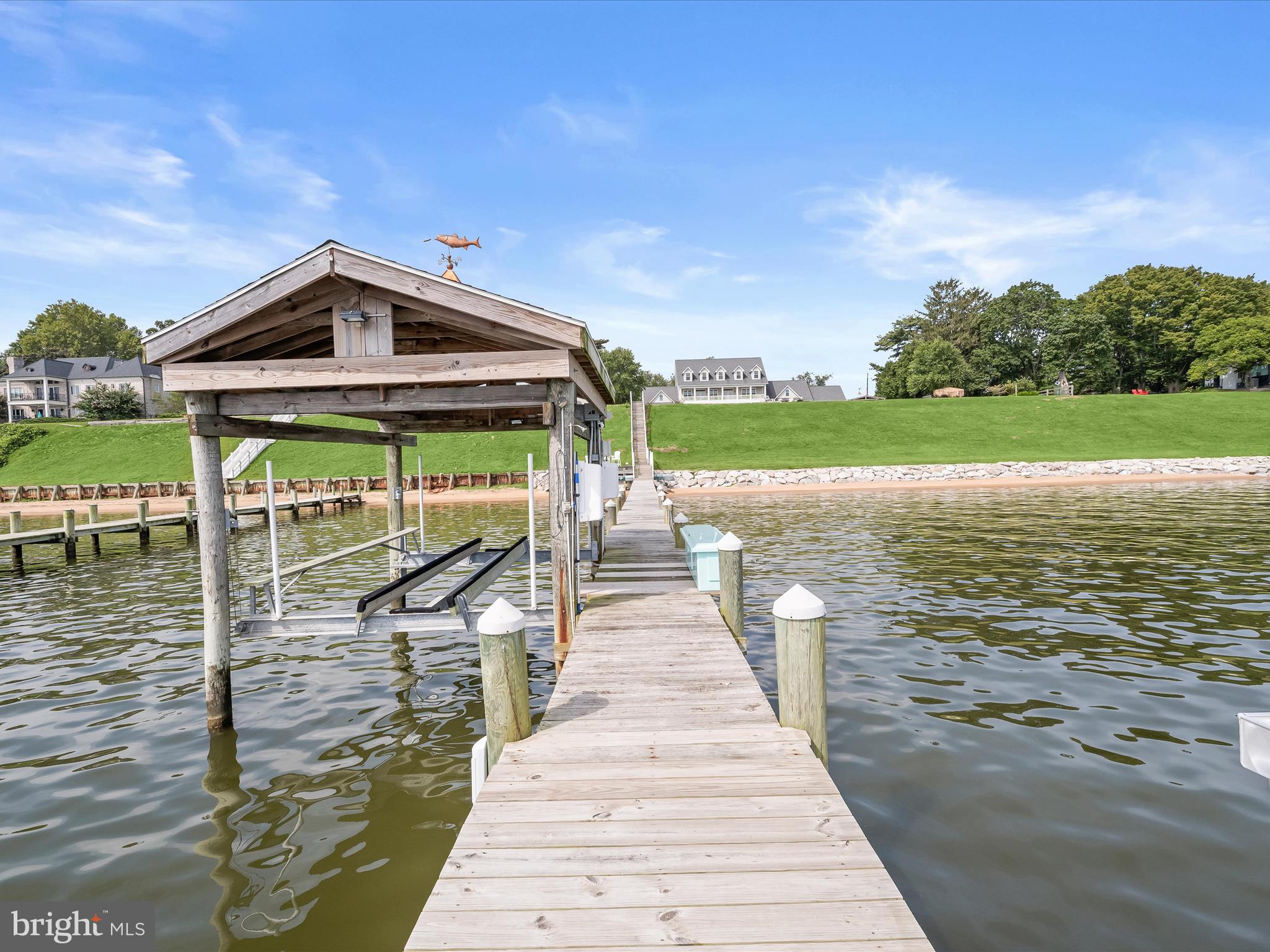 LAKE SHORE - Residential