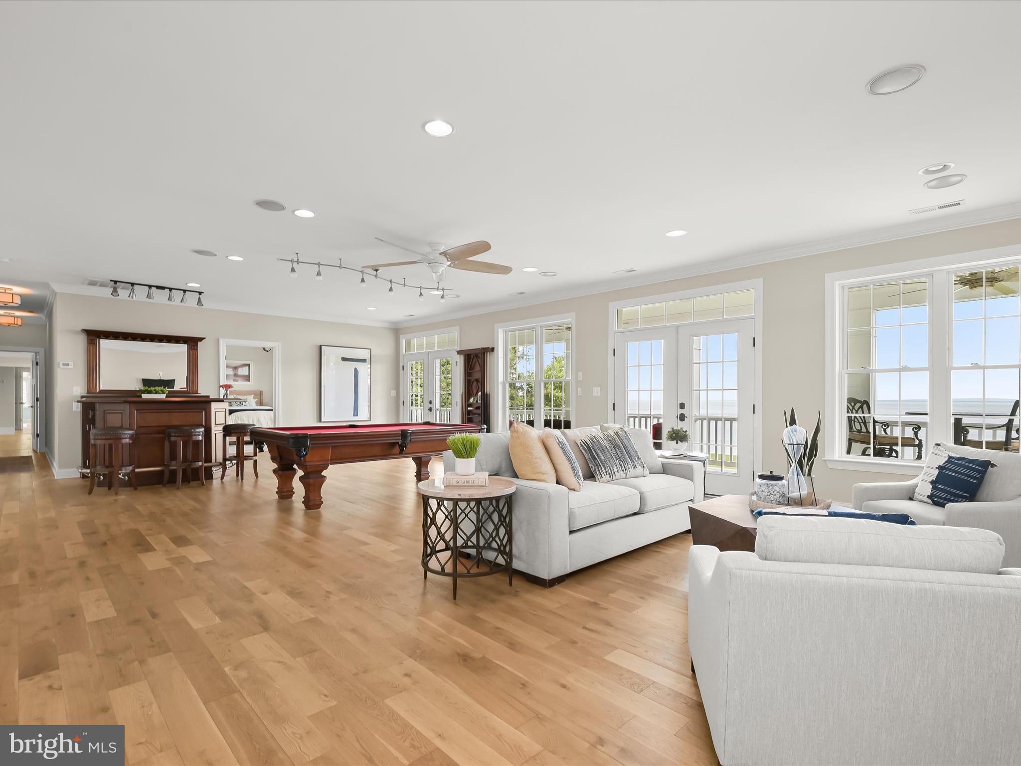 LAKE SHORE - Residential