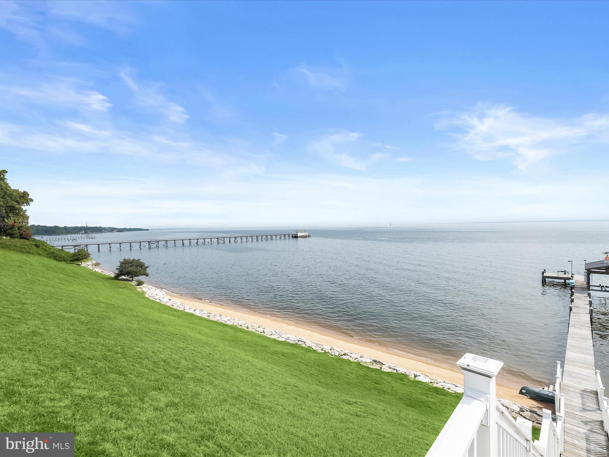 LAKE SHORE - Residential