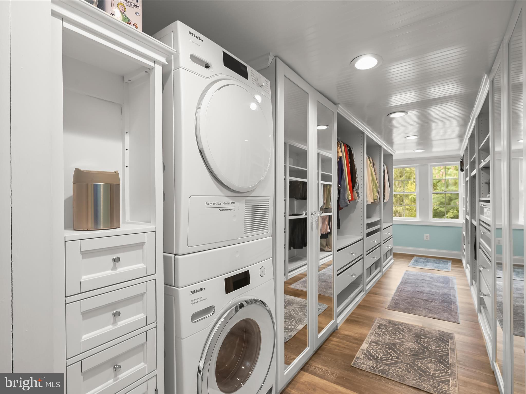 LAKE SHORE - Residential