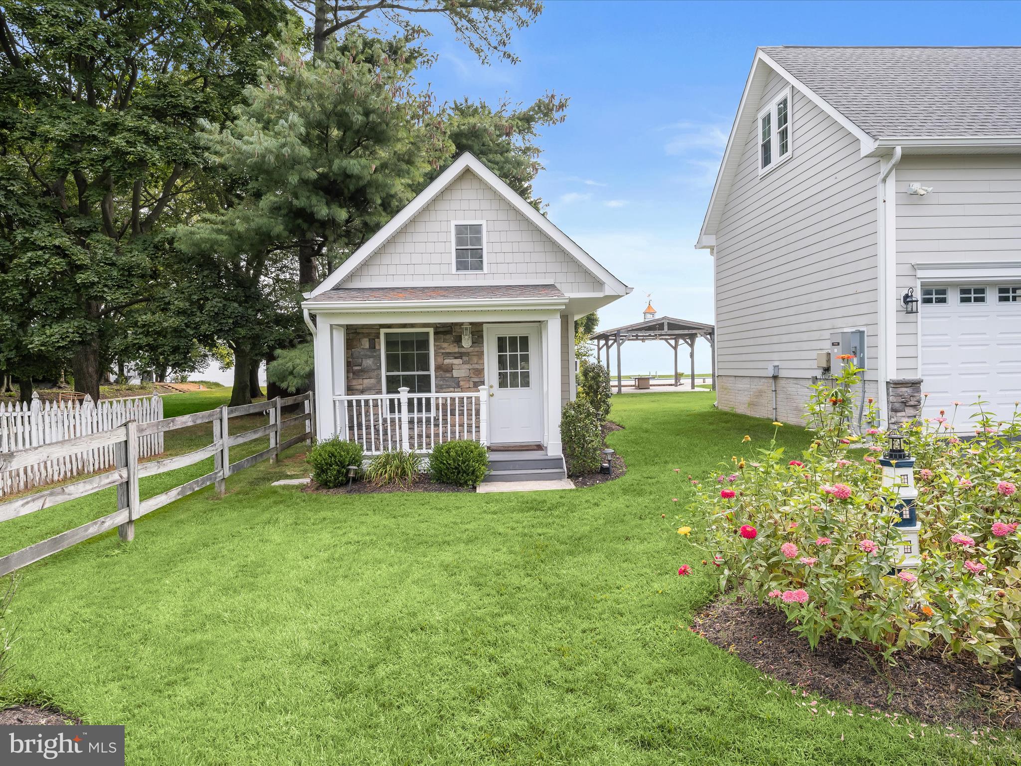 LAKE SHORE - Residential